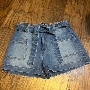 Altar’d State Tie Belt Jean Short size 9/29